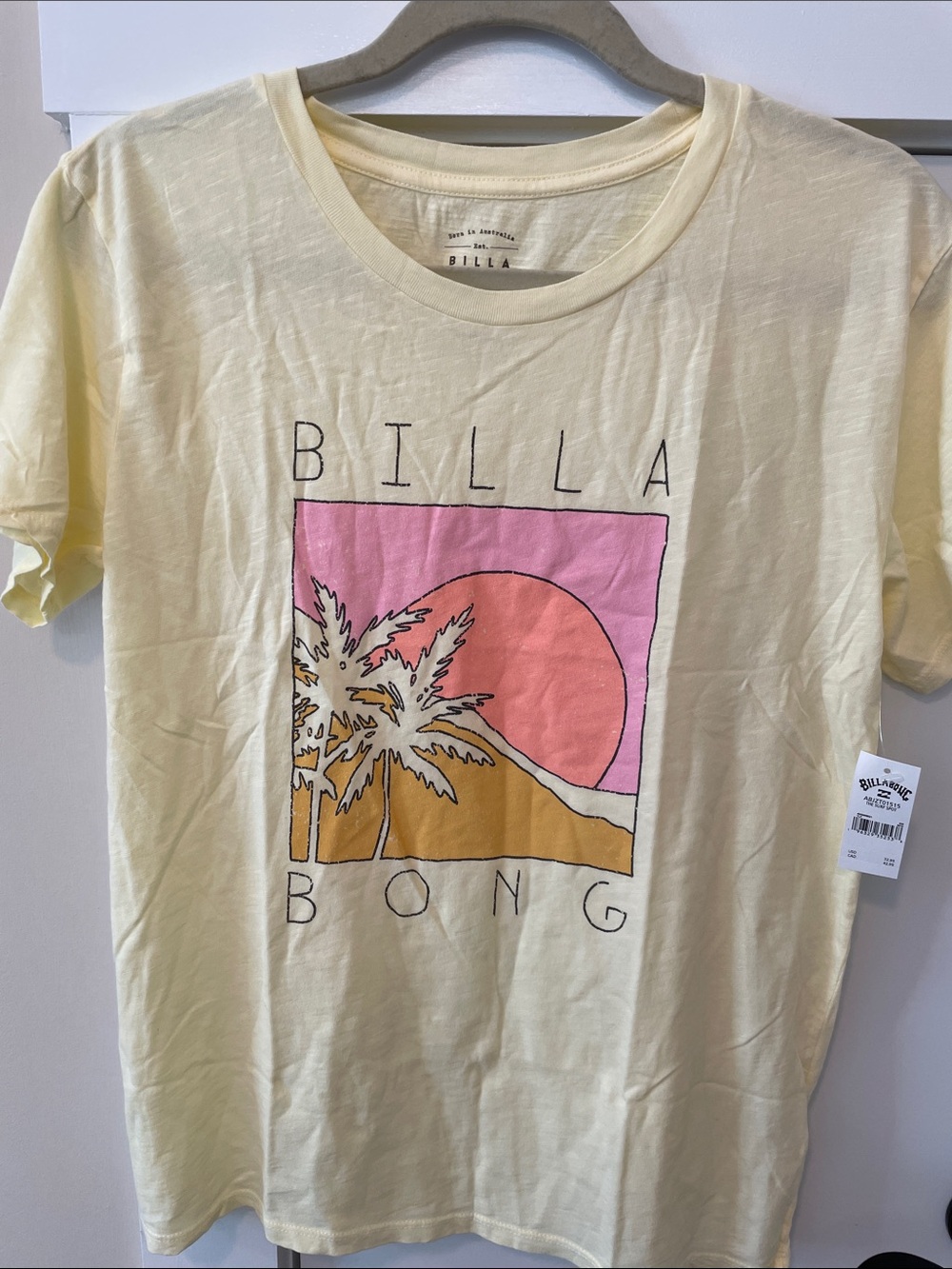 Billabong women’s Light Yellow Palm Sunset Graphic Tee MED NEW